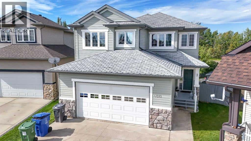 6810 59 StreetClose — Rocky Mountain House, Alberta - Photo 2 of 36