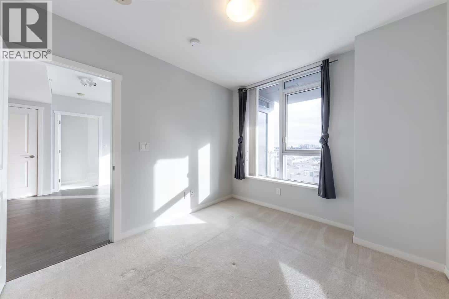 515 3333 BROWN ROAD — Richmond, British Columbia - Photo 2 of 17