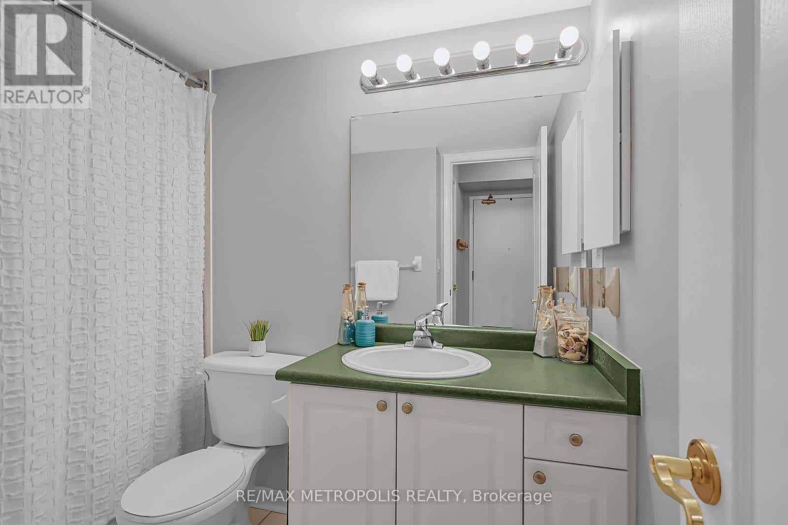 216 - 2500 RUTHERFORD ROAD — Vaughan (Maple), Ontario - Photo 3 of 34