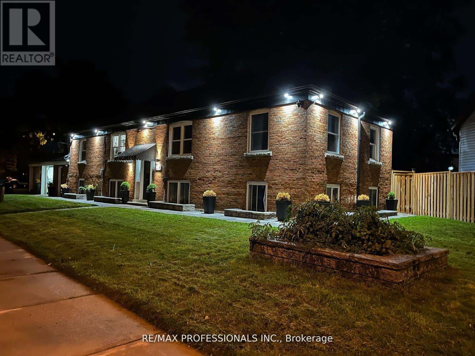 Toronto (Woodbine-Lumsden) — Toronto (Woodbine-Lumsden) - Photo 4 of 8