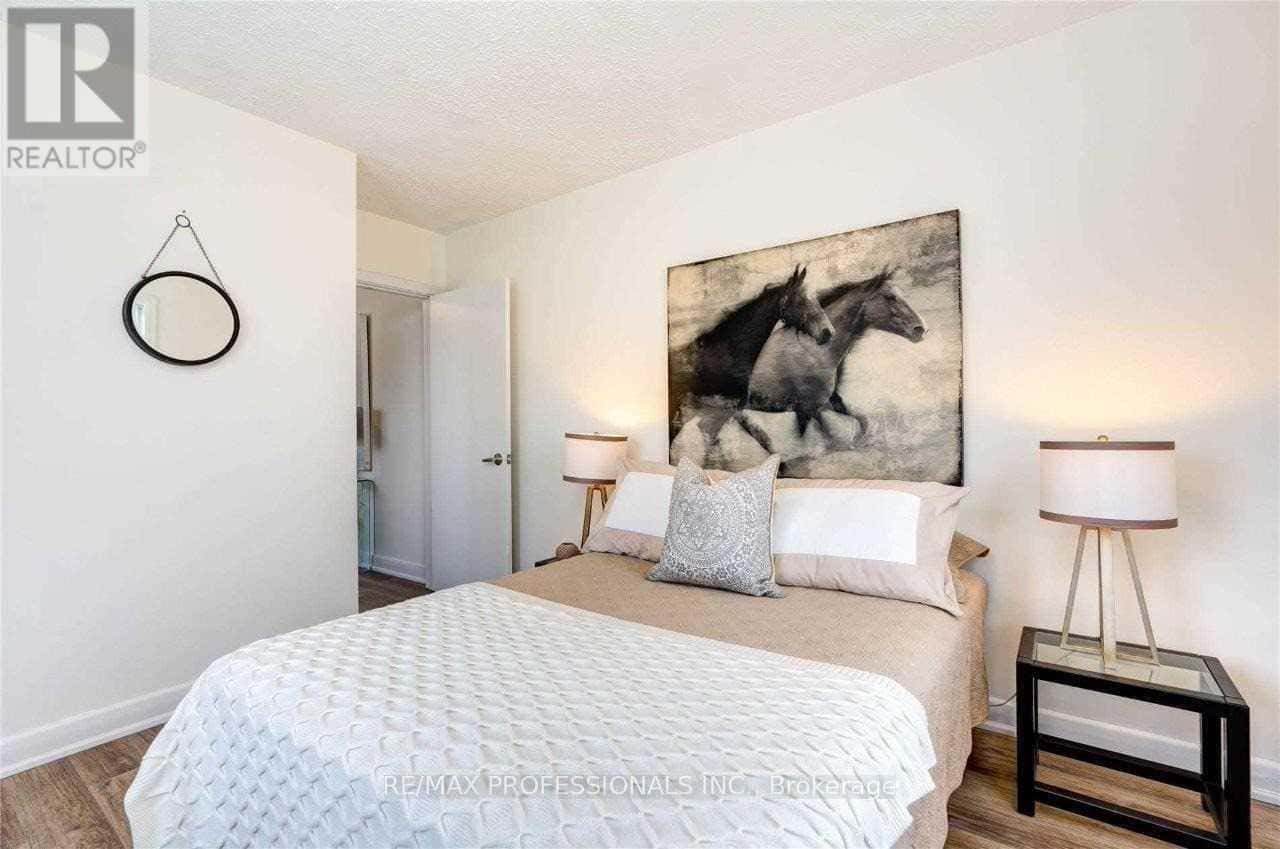 Toronto (Woodbine-Lumsden) — Toronto (Woodbine-Lumsden) - Photo 5 of 8