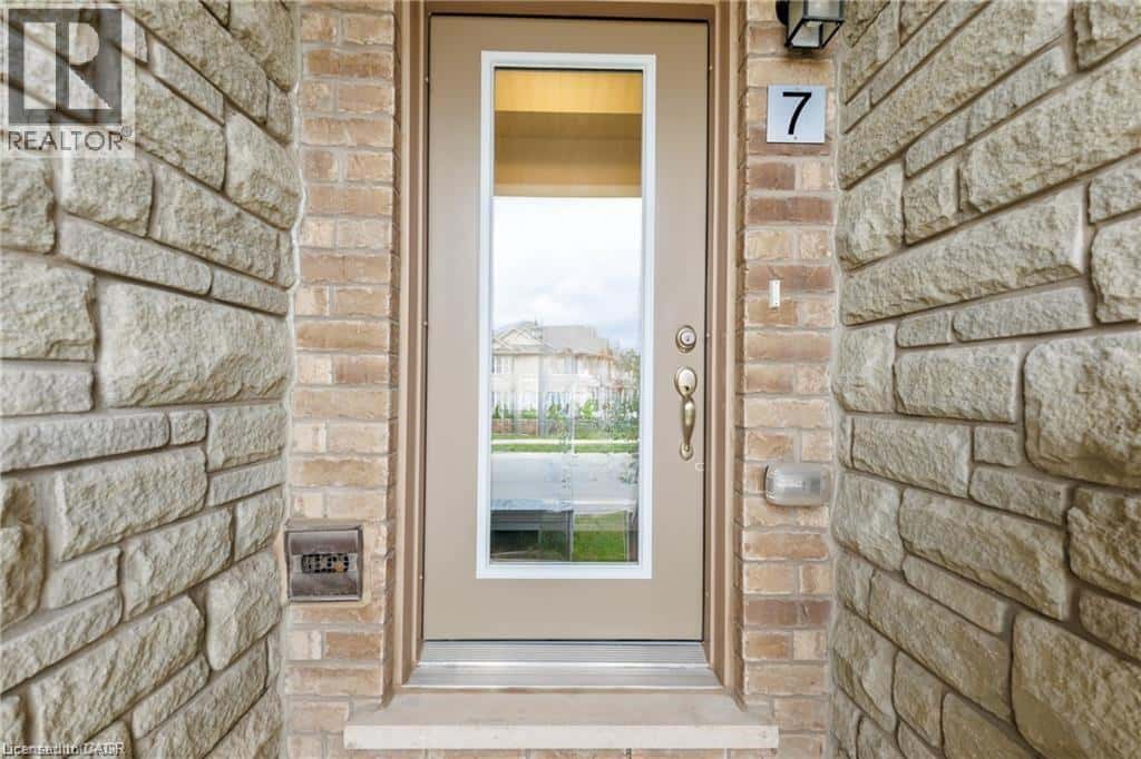 5016 SERENA Drive Unit# 7 — Beamsville, Ontario - Photo 2 of 20