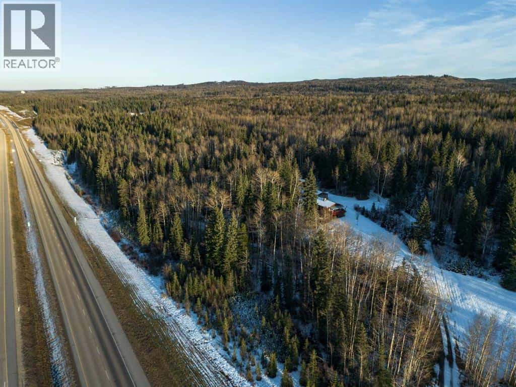 101 & 102, 941 Makenny Street — Hinton, Alberta - Photo 4 of 9