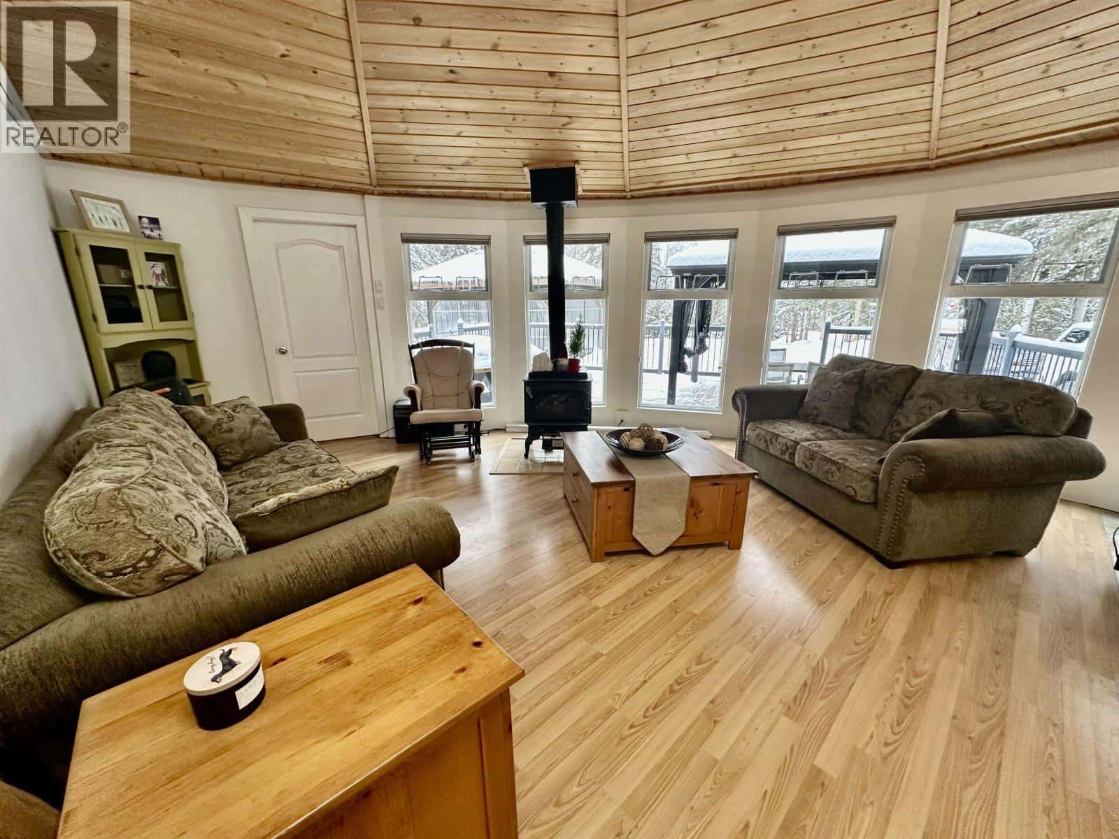 772 S GREEN LAKE ROAD — 70 Mile House, British Columbia - Photo 3 of 37