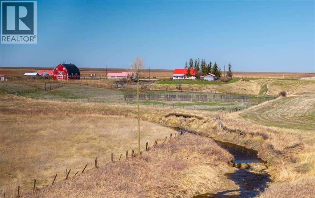 204050 RR 245 — Rural Vulcan County, Alberta - Photo 2 of 37