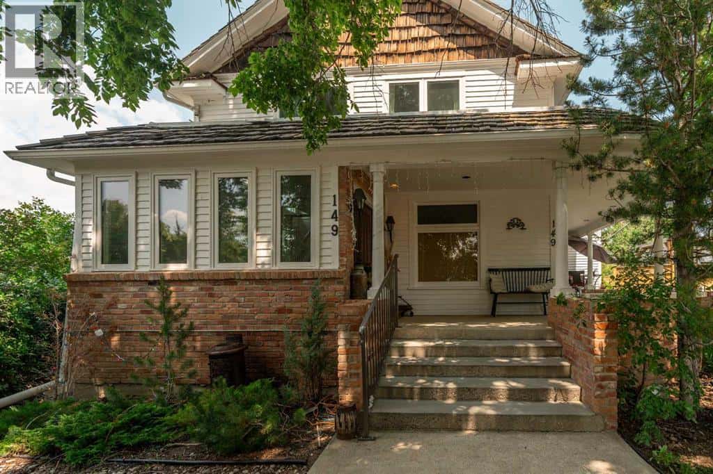 149 20 Street — Fort Macleod, Alberta - Photo 3 of 50