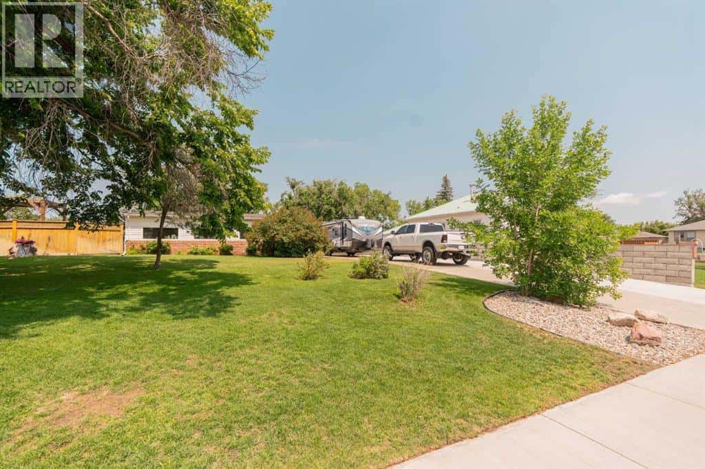 149 20 Street — Fort Macleod, Alberta - Photo 4 of 50