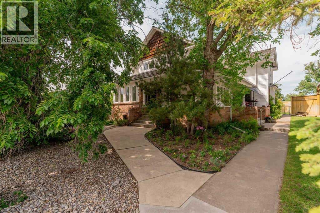 149 20 Street — Fort Macleod, Alberta - Photo 2 of 50