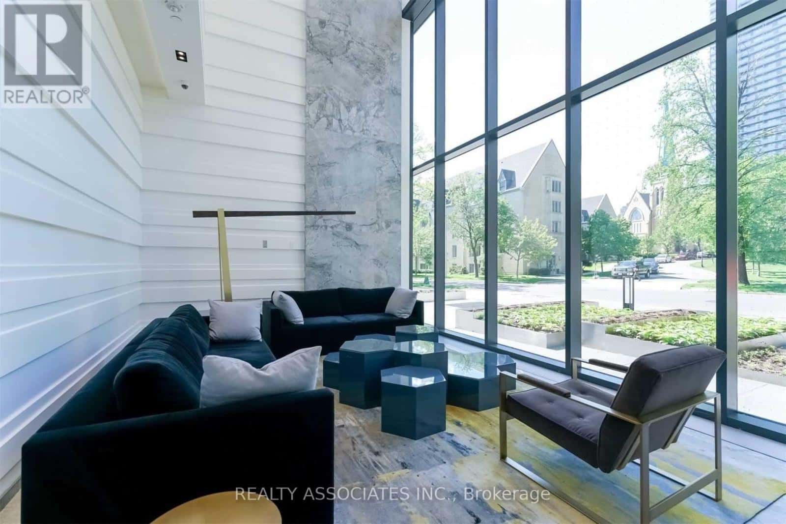 Toronto (Bay Street Corridor) — Toronto (Bay Street Corridor) - Photo 3 of 18