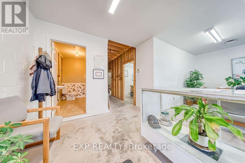 Newmarket (Newmarket Industrial Park) — Newmarket (Newmarket Industrial Park) - Photo 3 of 24