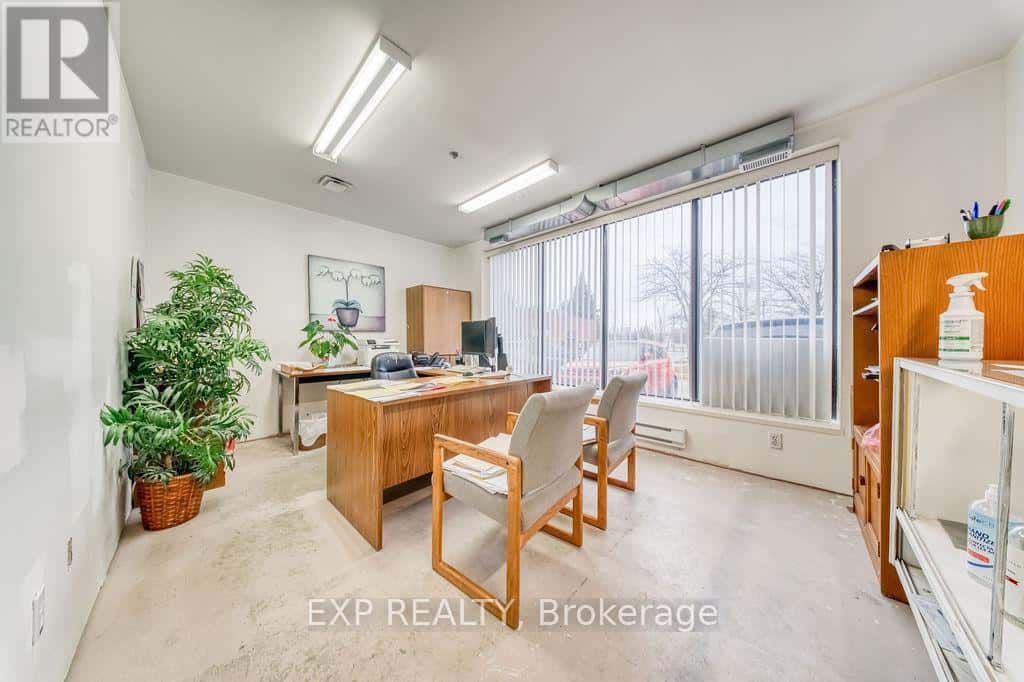 Newmarket (Newmarket Industrial Park) — Newmarket (Newmarket Industrial Park) - Photo 5 of 24