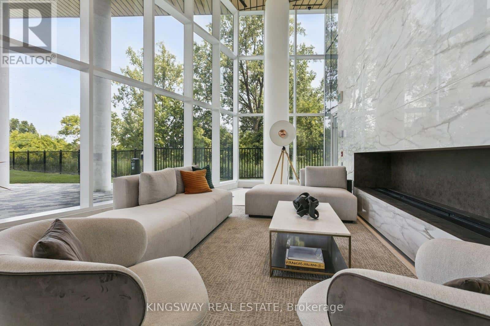 604 - 20 BRIN DRIVE — Toronto (Edenbridge-Humber Valley), Ontario - Photo 3 of 64