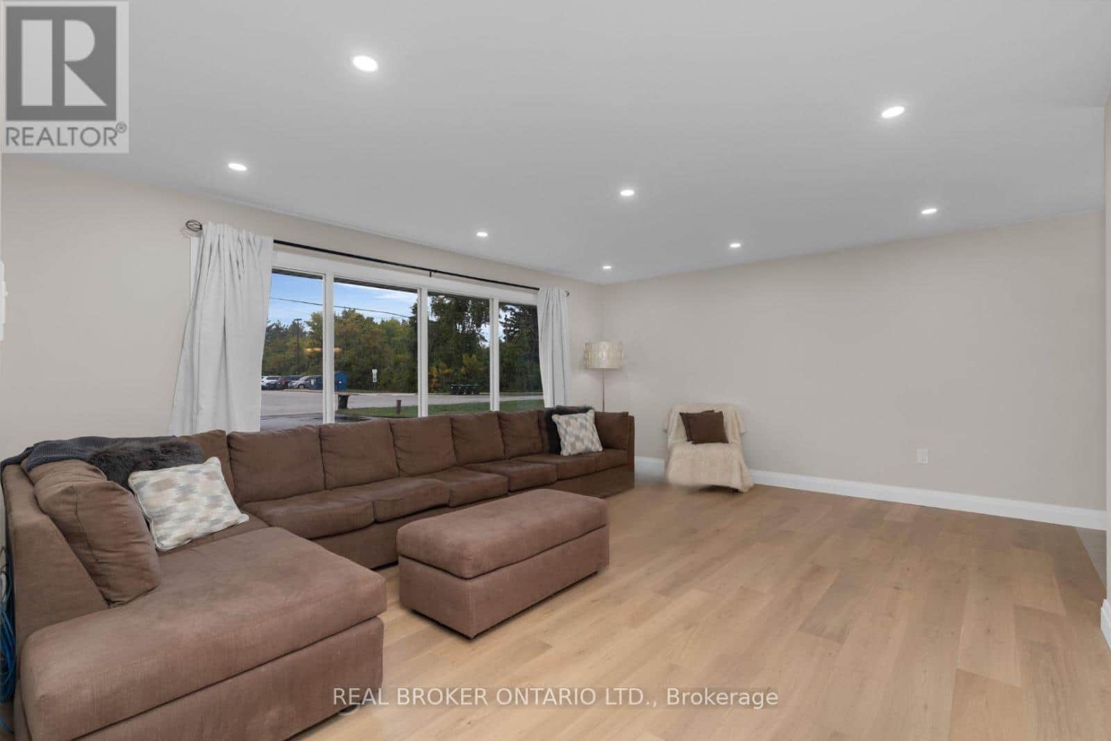 17 LOCKE AVENUE - Photo 5 of 50, Clearview (Stayner), Ontario