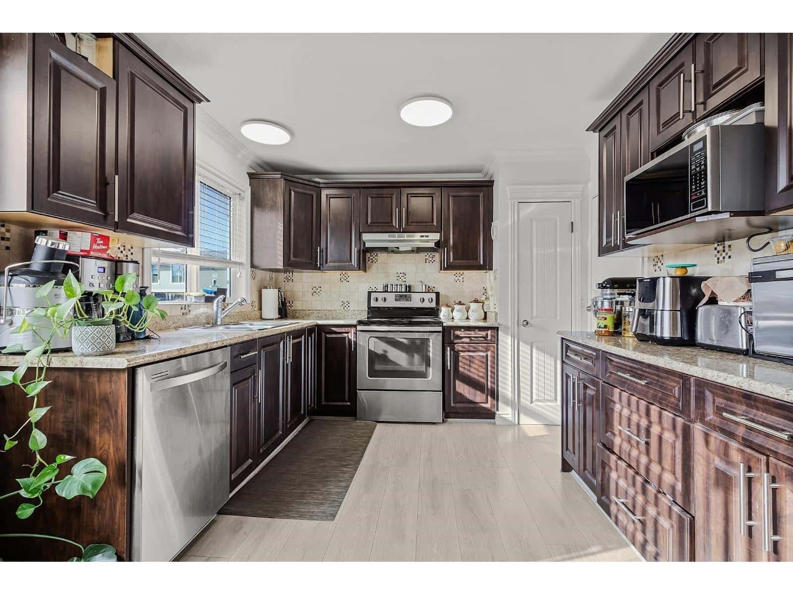 2489 PARKVIEW STREET — Abbotsford, British Columbia - Photo 4 of 17