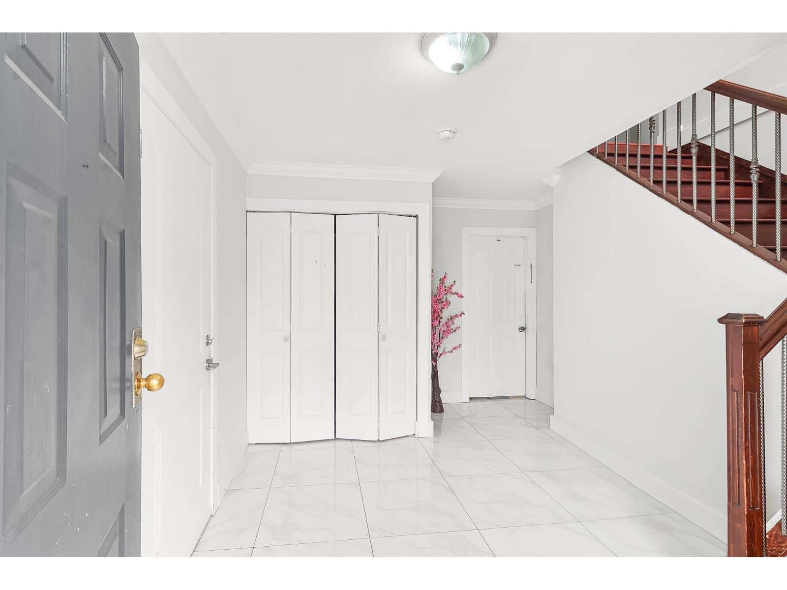 31910 MAYNE AVENUE — Abbotsford, British Columbia - Photo 3 of 19