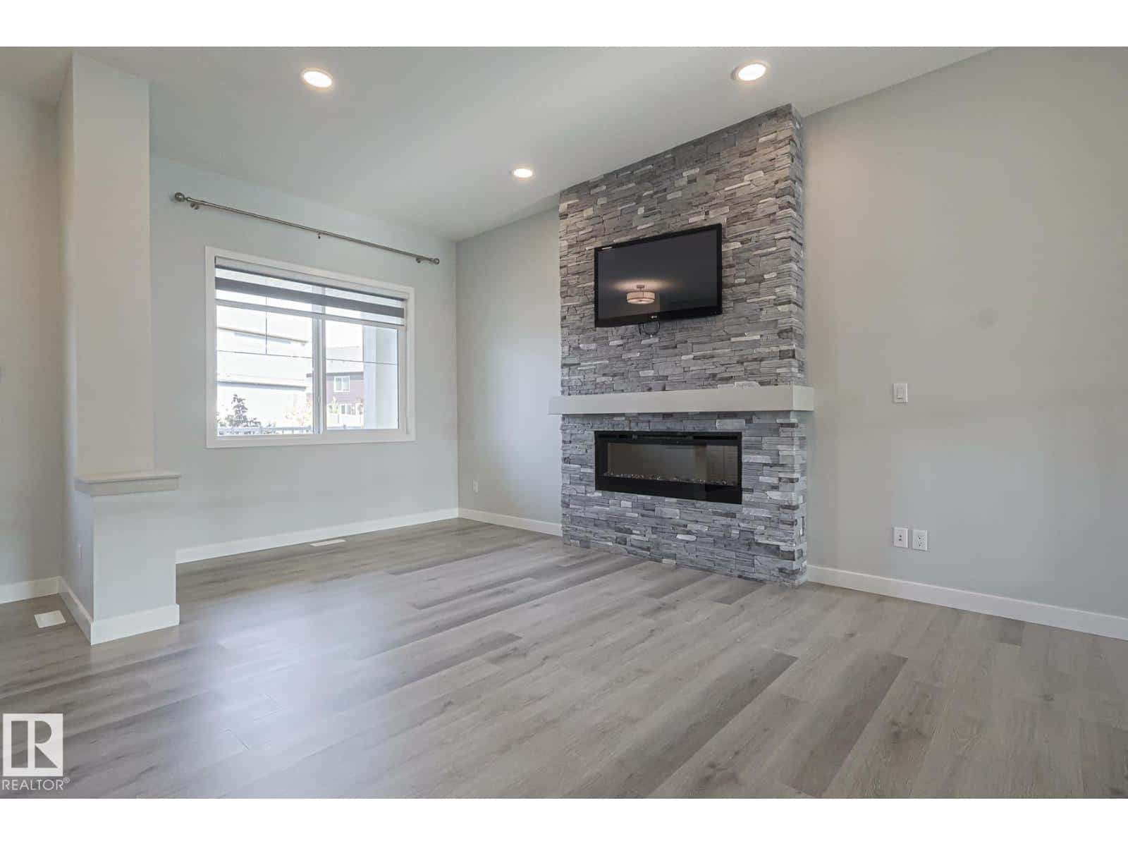 1653 PLUM CIRCLE CI SW — Edmonton, Alberta - Photo 4 of 68