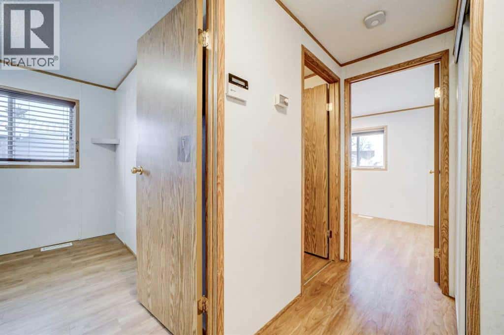 27 Westover Crescent W — Claresholm, Alberta - Photo 5 of 24