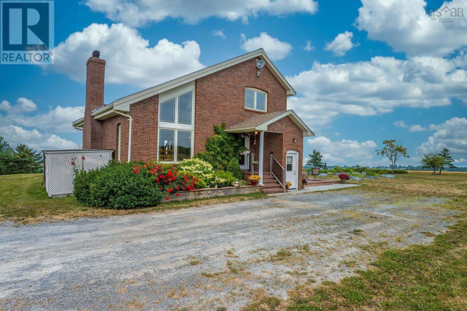 12809 1 Highway — Avonport, Nova Scotia - Photo 2 of 50