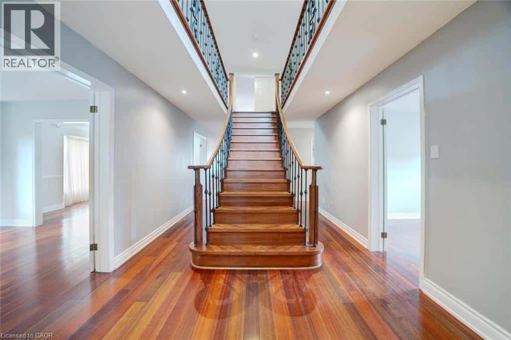 102 CRAWFORD ROSE Drive — Aurora, Ontario - Photo 3 of 50