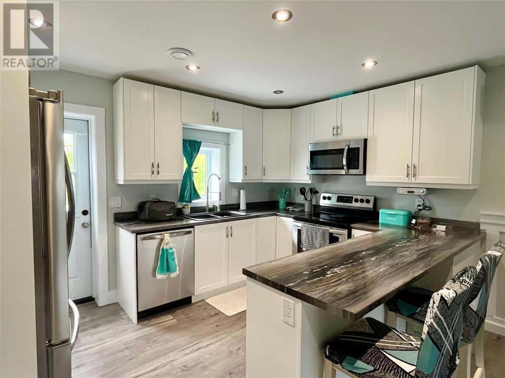 17 Albert Street — Massey Drive, Newfoundland & Labrador - Photo 5 of 12