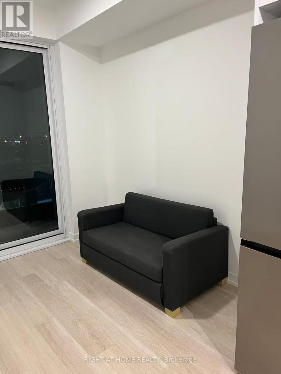 A327 - 9763 MARKHAM ROAD — Markham (Greensborough) - Main photo