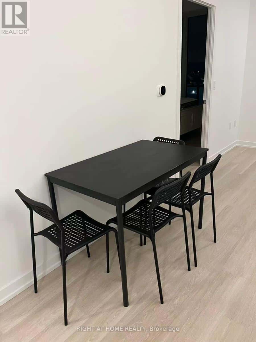 A327 - 9763 MARKHAM ROAD — Markham (Greensborough) - Photo 2 of 11