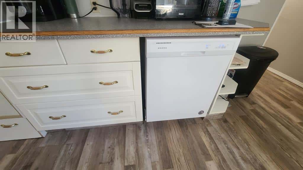 15, 810 56 Street — Edson, Alberta - Photo 3 of 64