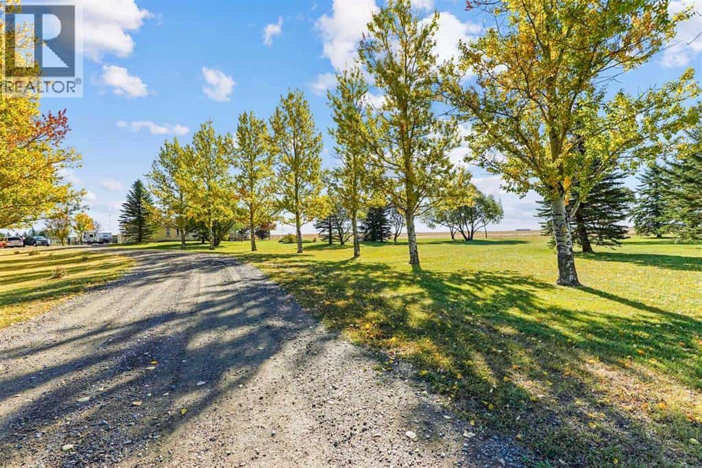 75061 Range Road 205 — Rural Lethbridge County, Alberta - Photo 5 of 50