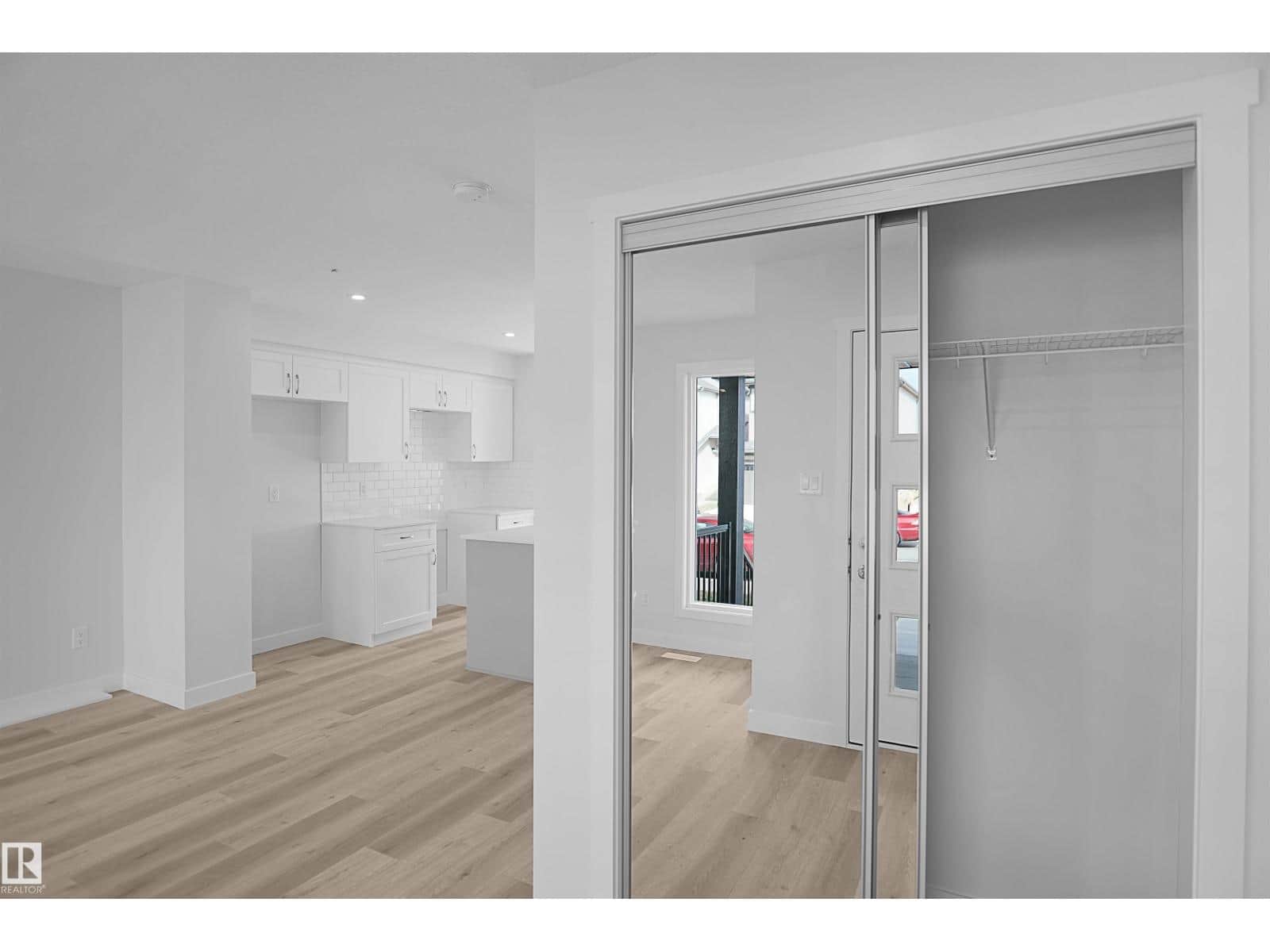 18976 28 AV NW - Photo 4 of 25, Edmonton, Alberta