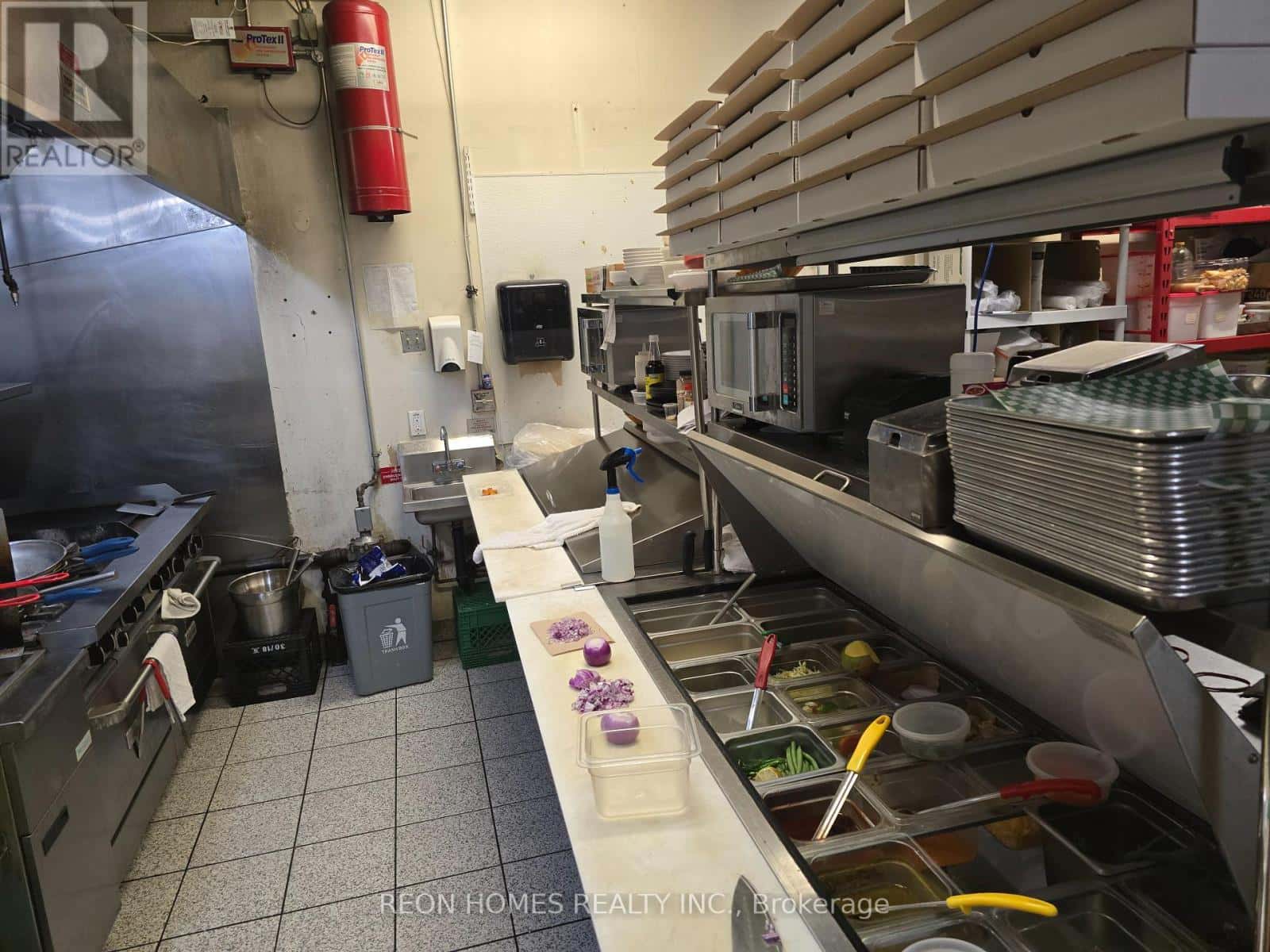 16 HOLLAND STREET — Bradford West Gwillimbury (Bradford) - Photo 2 of 6