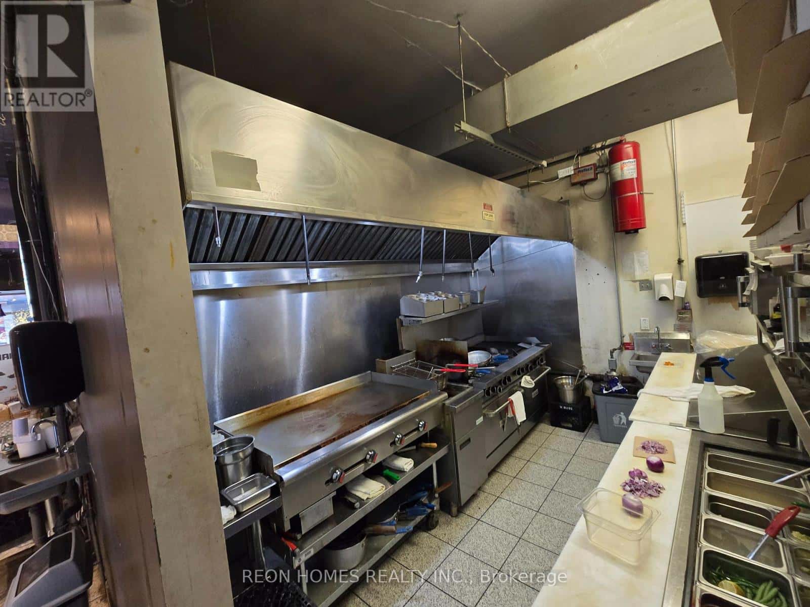 16 HOLLAND STREET — Bradford West Gwillimbury (Bradford) - Photo 3 of 6