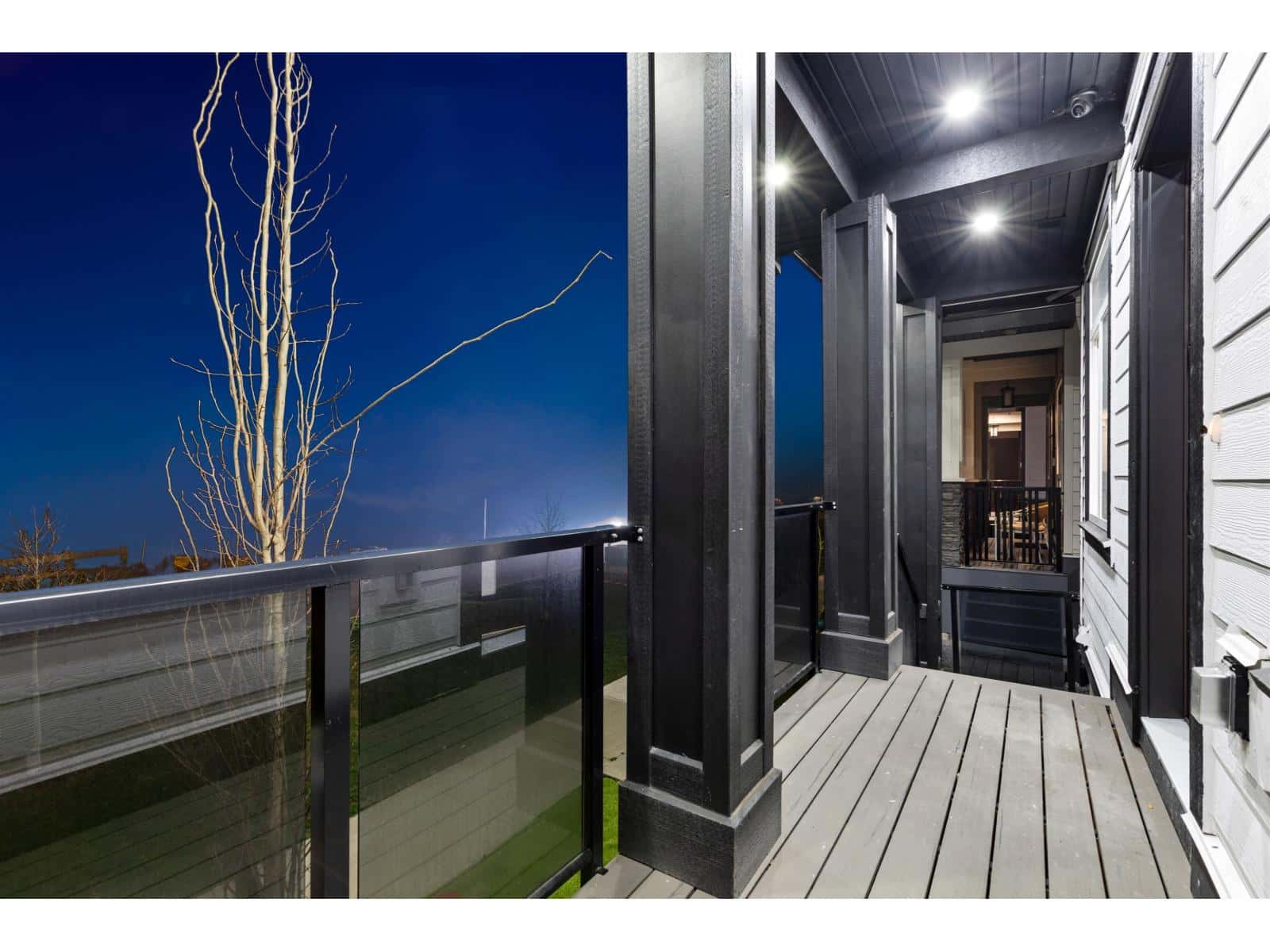 16717 15A AVENUE — Surrey, British Columbia - Photo 2 of 35