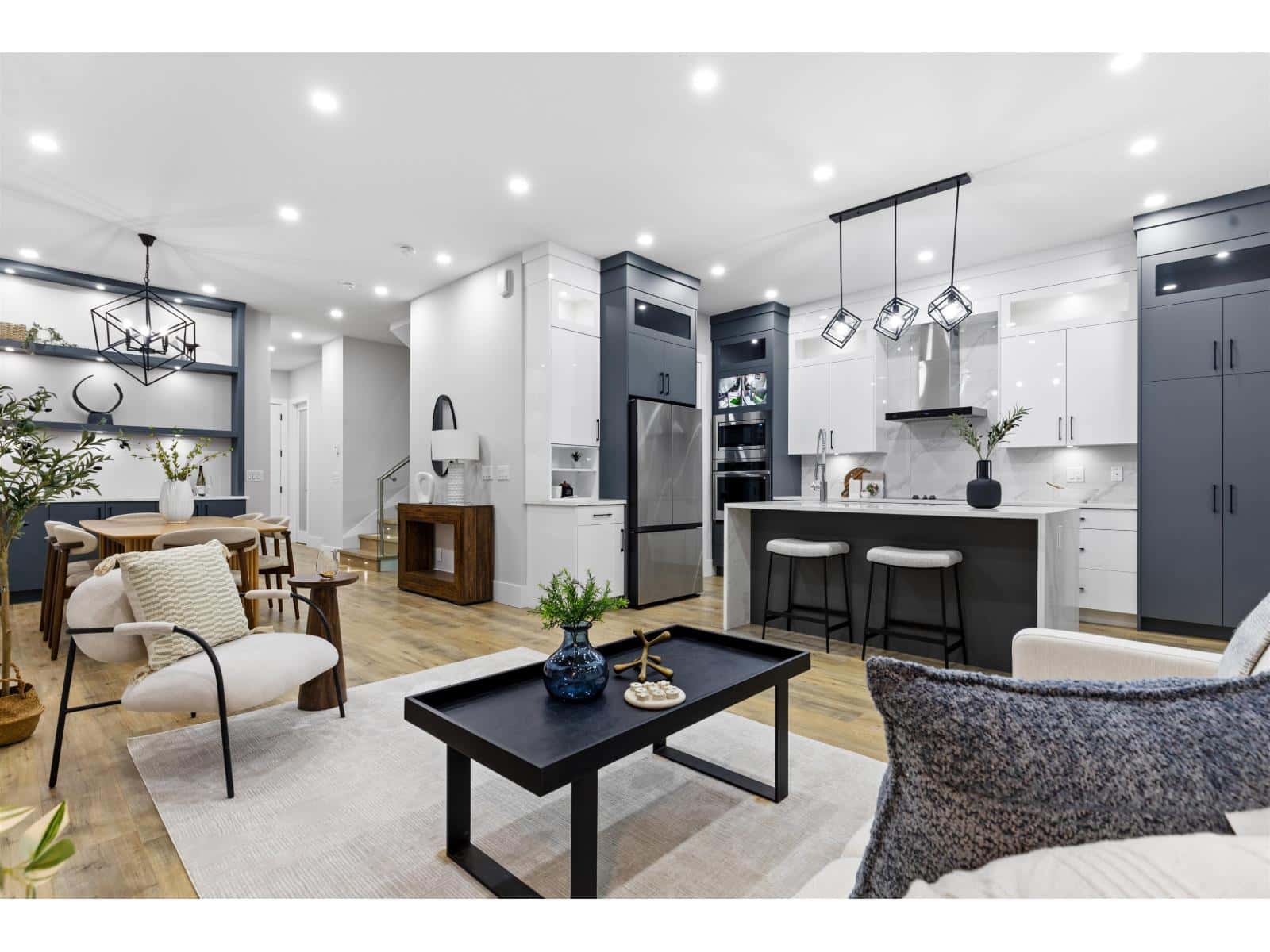 16717 15A AVENUE — Surrey, British Columbia - Photo 5 of 35