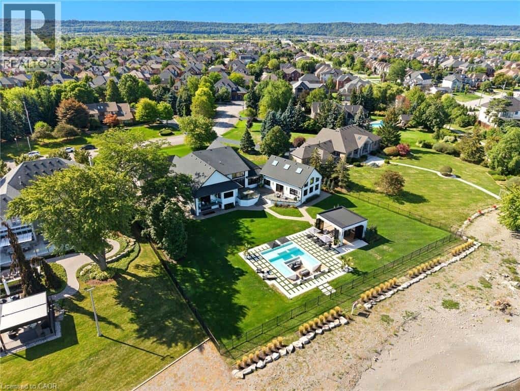 9 LOCHSIDE Drive — Stoney Creek, Ontario - Photo 4 of 50