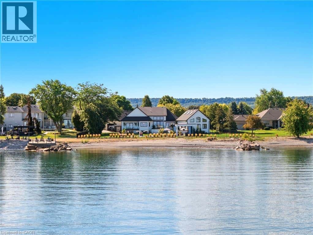 9 LOCHSIDE Drive — Stoney Creek, Ontario - Photo 5 of 50