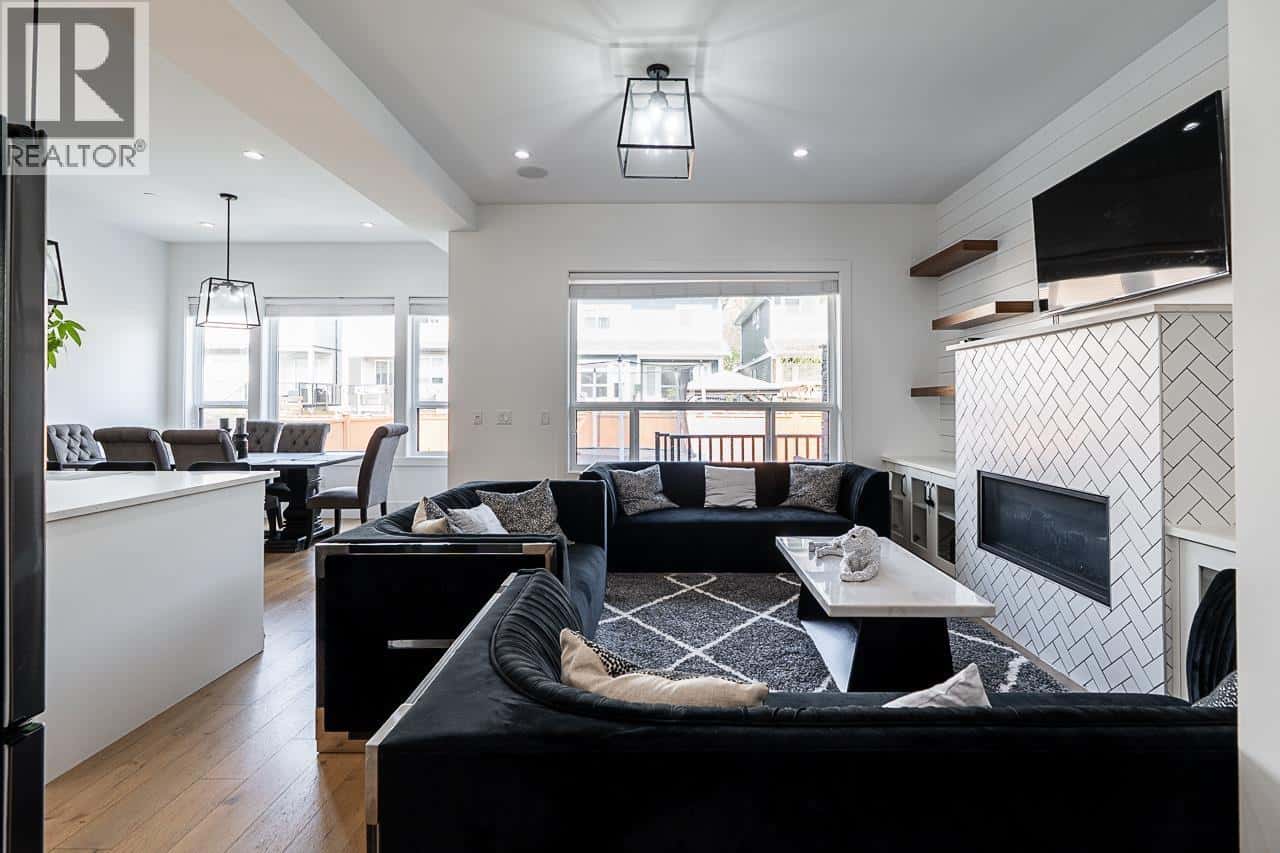 23091 134 LOOP — Maple Ridge, British Columbia - Photo 4 of 40