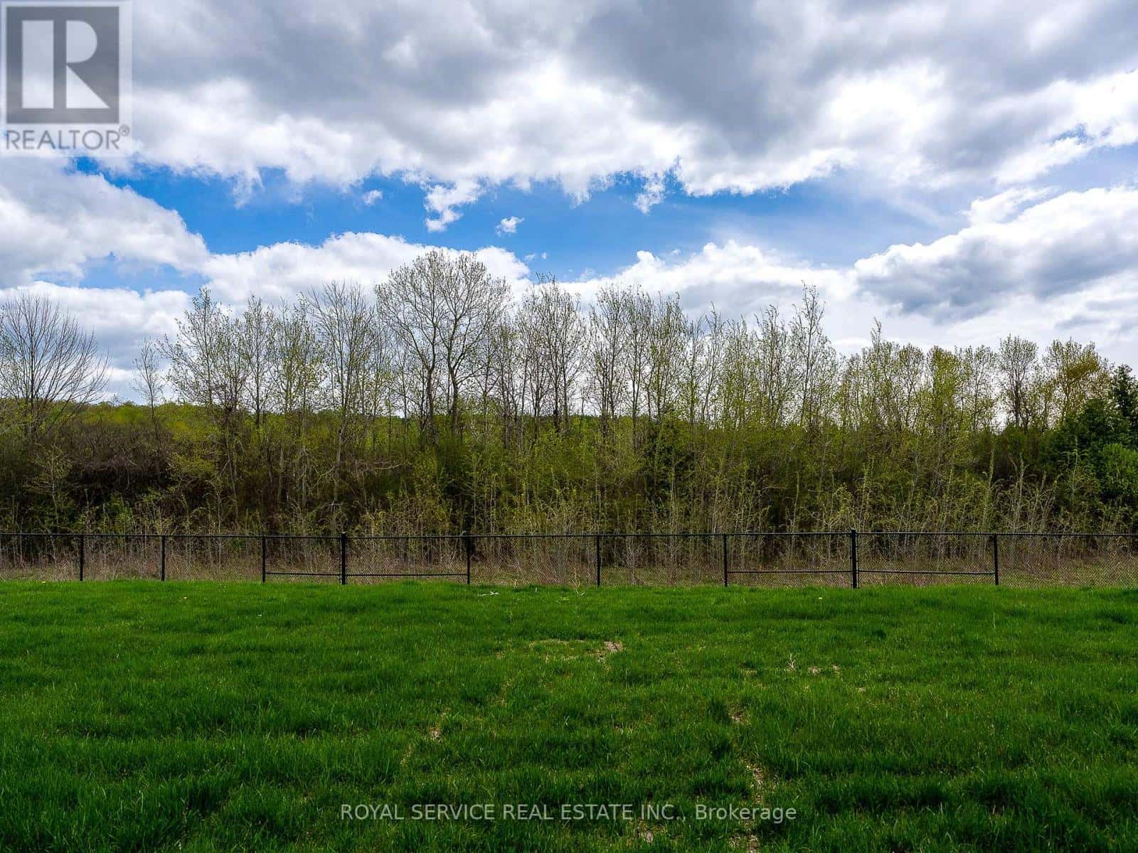 472 TREVOR STREET — Cobourg, Ontario - Photo 3 of 38