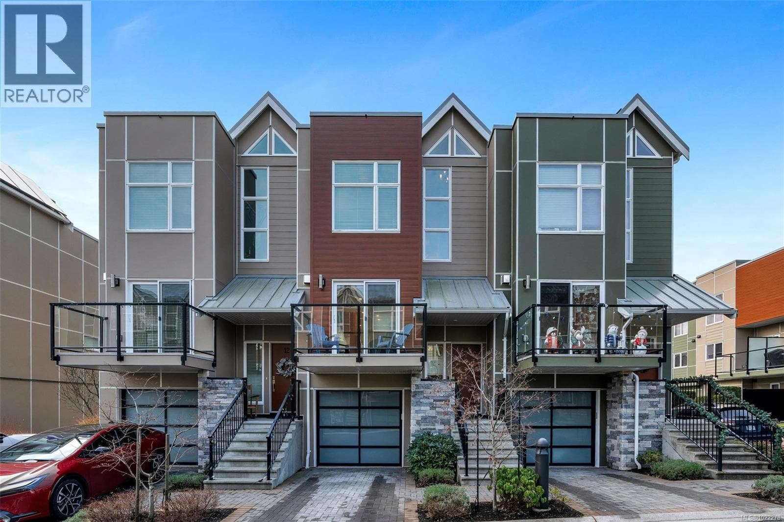 13 4355 Viewmont Ave — Saanich, British Columbia - Main photo