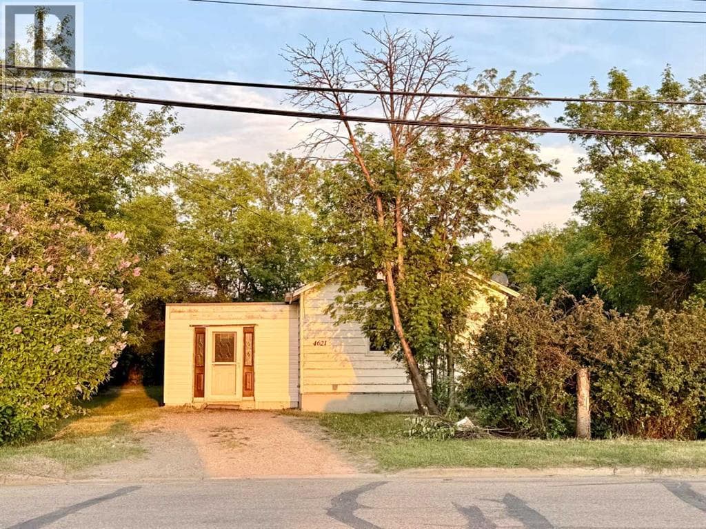 4621 46 Street — Lacombe, Alberta - Main photo