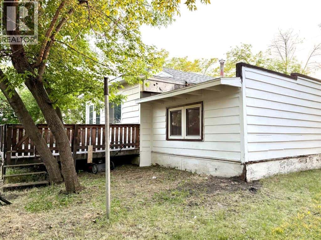 4621 46 Street — Lacombe, Alberta - Photo 5 of 6