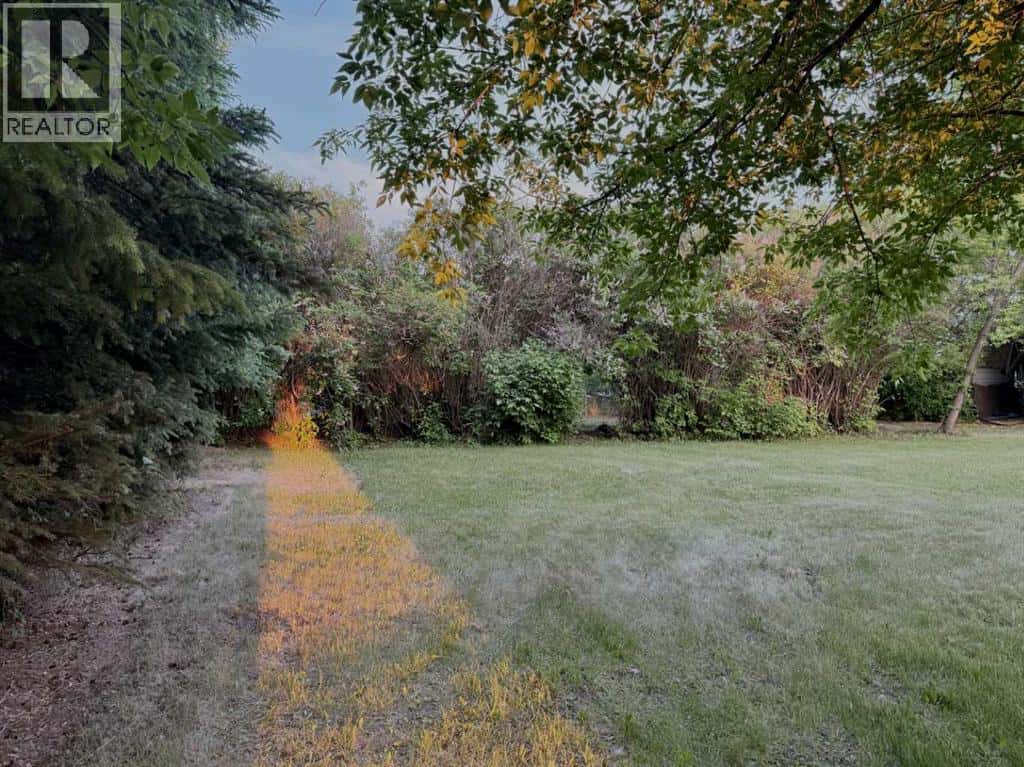 4621 46 Street — Lacombe, Alberta - Photo 4 of 6