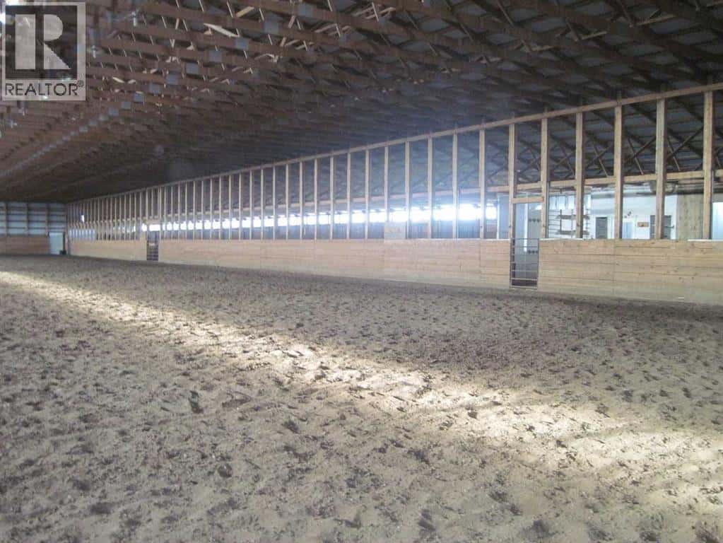 242044A Range Road 224 — Rural Wheatland County, Alberta - Photo 5 of 32