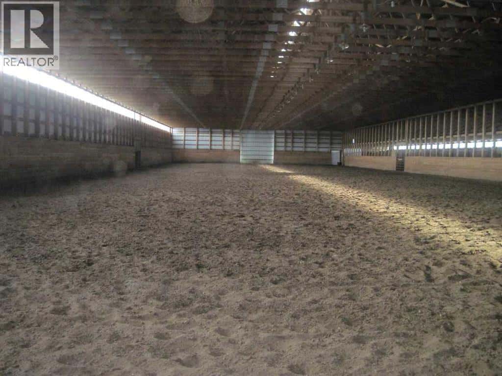 242044A Range Road 224 — Rural Wheatland County, Alberta - Photo 4 of 32