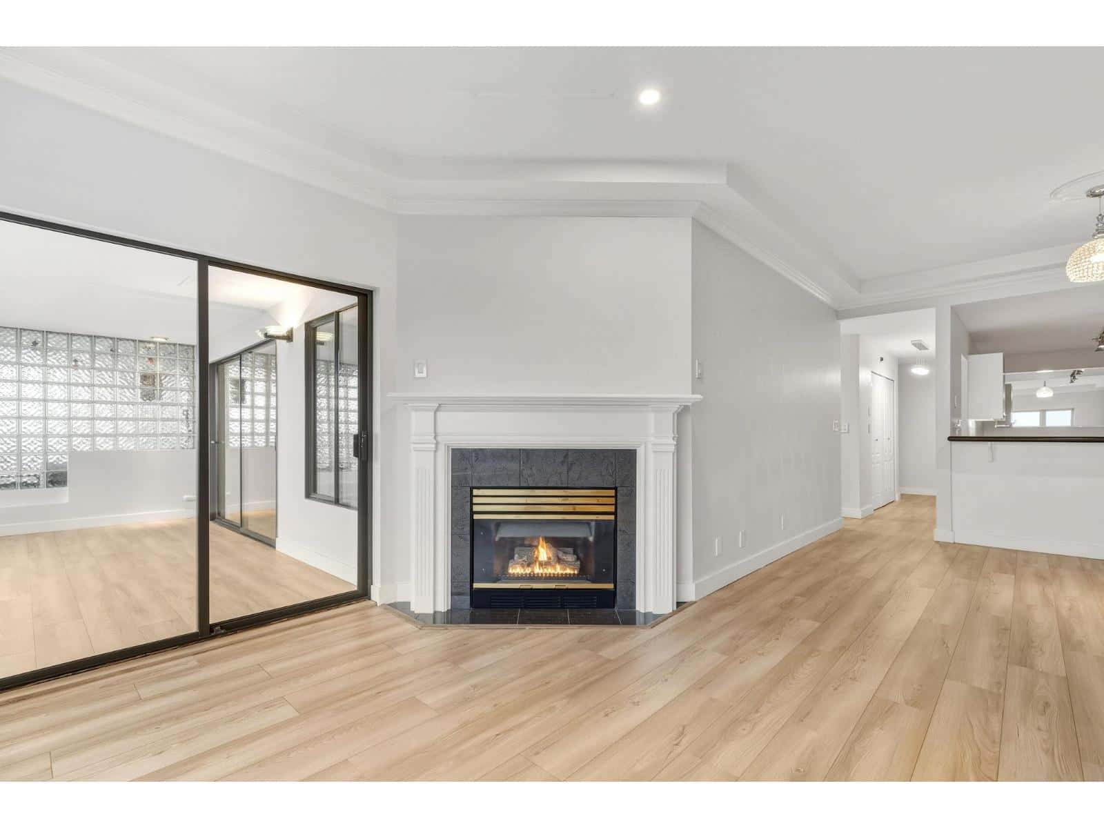 204 15176 BUENA VISTA AVENUE — White Rock - Photo 4 of 29