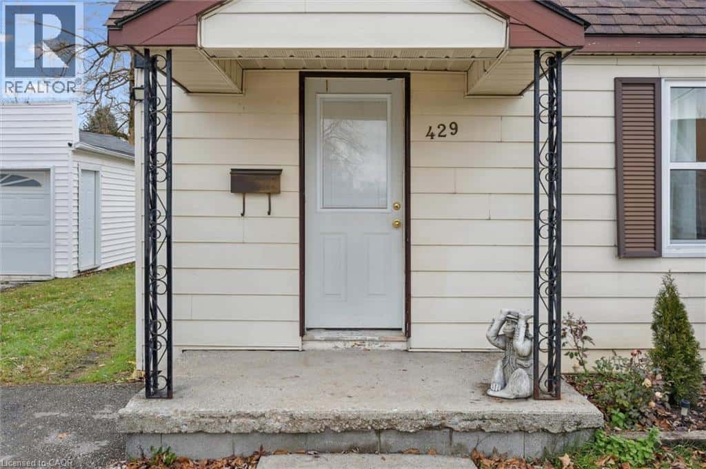 429 CLAYTON Street — Listowel, Ontario - Photo 3 of 27