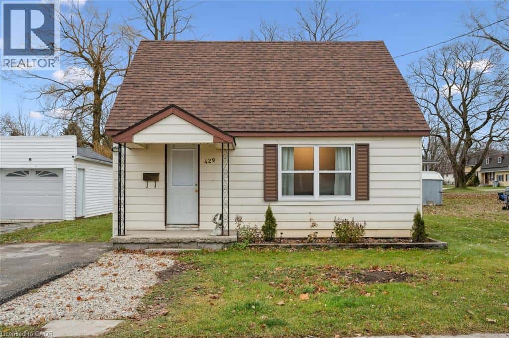 429 CLAYTON Street — Listowel, Ontario - Photo 2 of 27