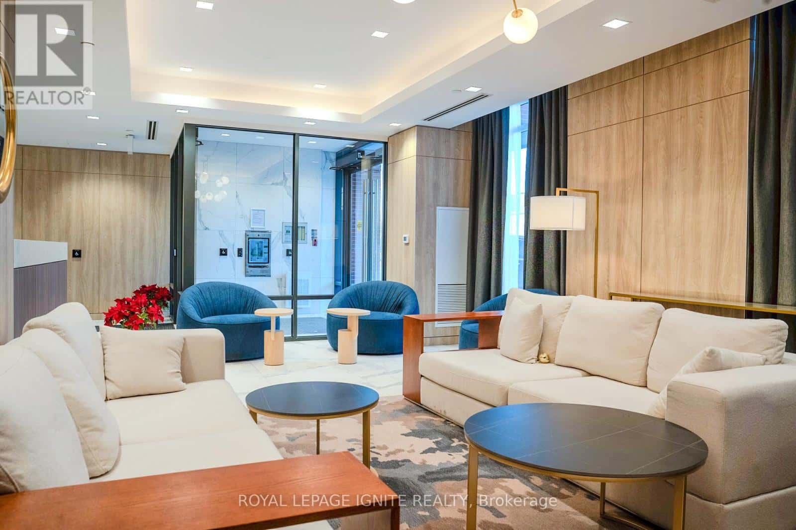 519 - 1010 DUNDAS STREET E — Whitby (Taunton North), Ontario - Photo 4 of 28