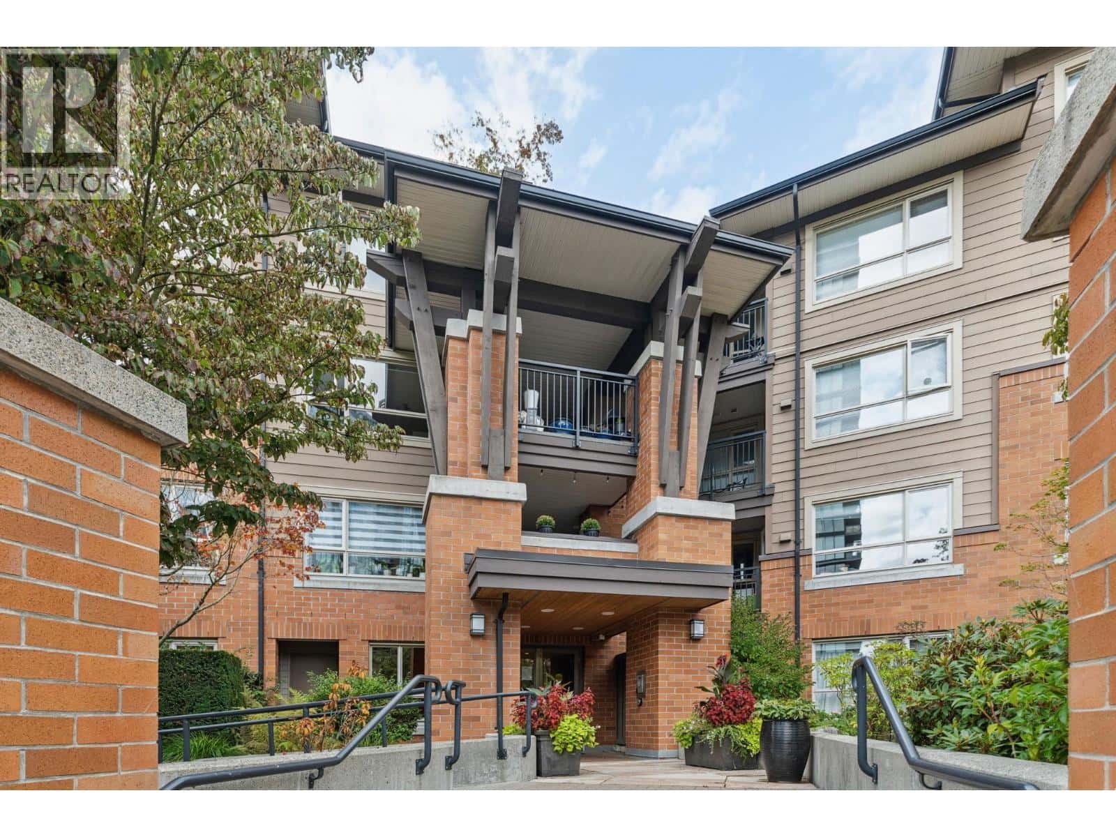 212 600 KLAHANIE DRIVE — Port Moody, British Columbia - Photo 2 of 38