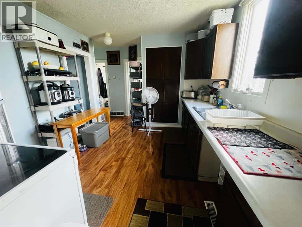 4624 49 Avenue — Vermilion, Alberta - Photo 2 of 15