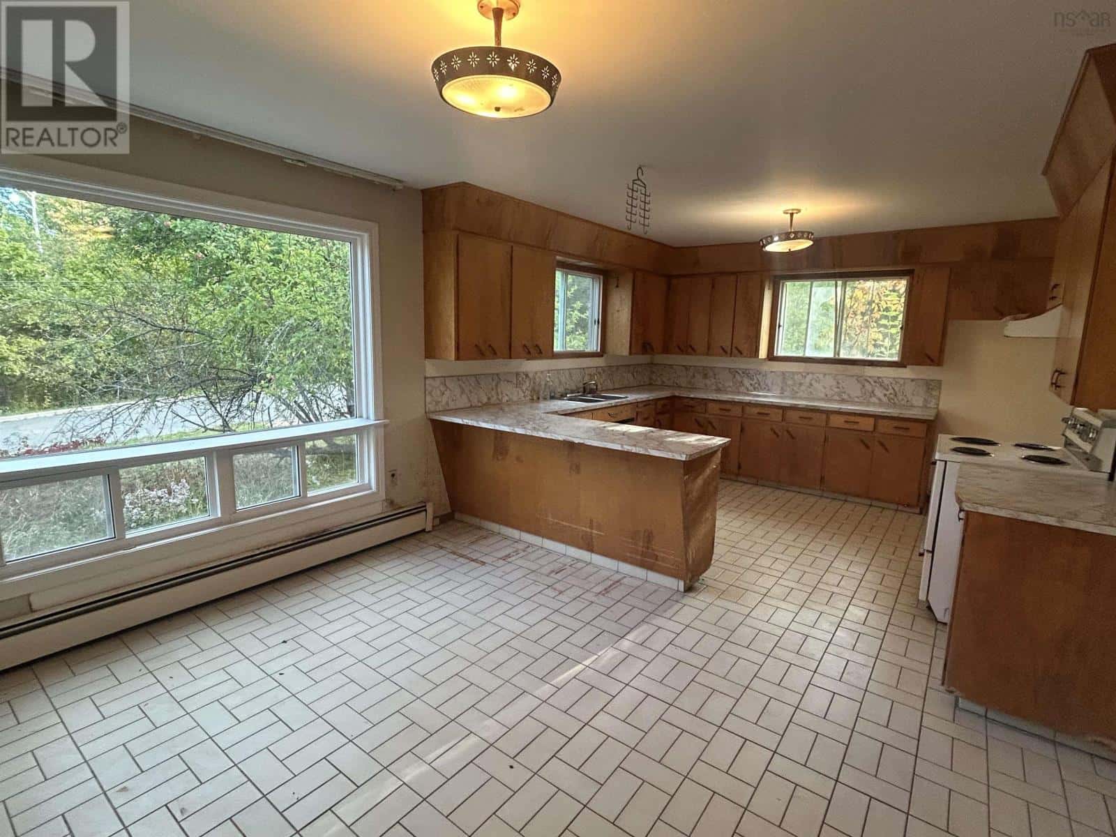 44 Weir Avenue — Stellarton, Nova Scotia - Photo 3 of 21